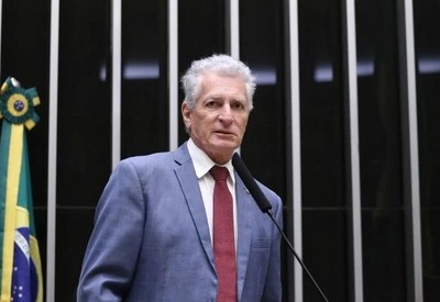 Deputado do PT pede CPMI para investigar financiamento do filme "Dark Horse"