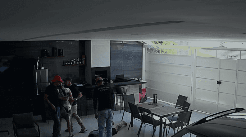 Imagem da noticia Falsos policiais civis invadem e roubam casa em plena luz do dia no DF 