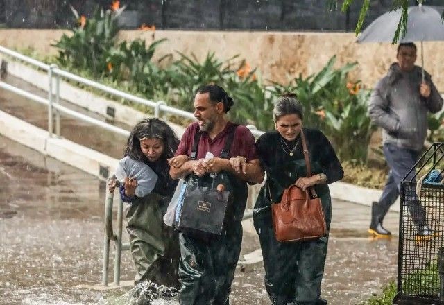 Poder Expresso: Volta da chuva atrapalha retorno dos gaúchos para a casa 