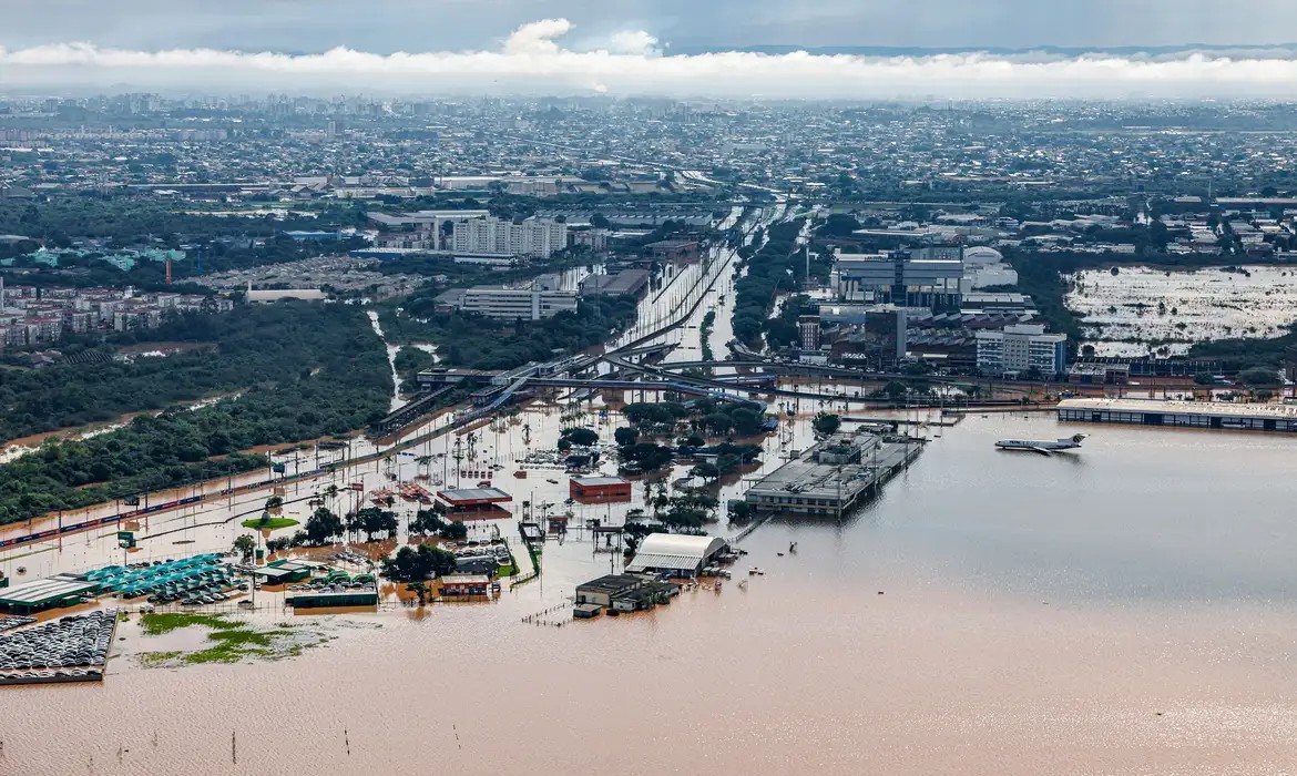 Imagem da noticia Defesa Civil de Porto Alegre emite atestados para moradores afetados por chuvas