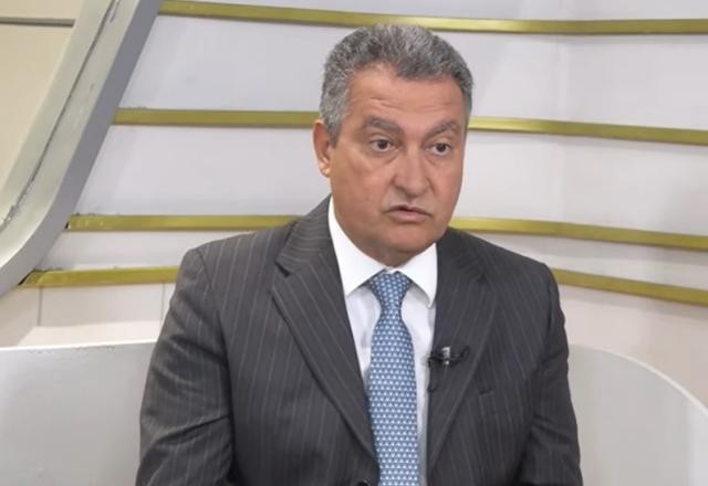 Imagem da noticia "São duas carreiras incompatíveis", diz Rui Costa sobre militares na política