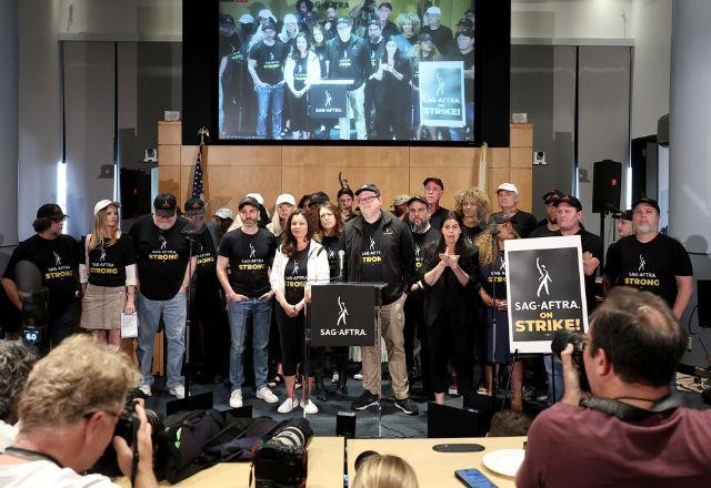 Imagem da noticia Atores de Hollywood se juntam a roteiristas e entram em greve