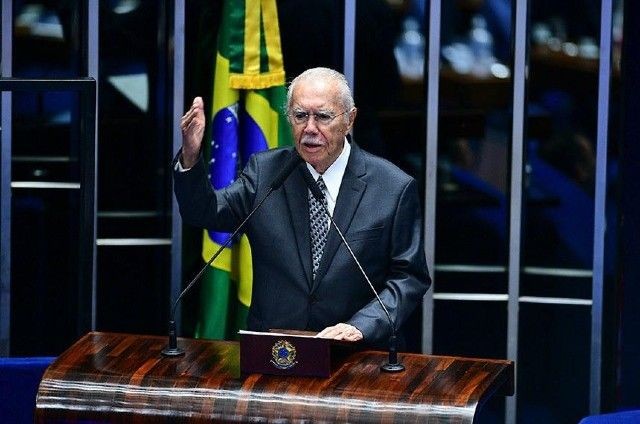 Imagem da noticia José Sarney é homenageado no Senado pelos 40 anos da redemocratização