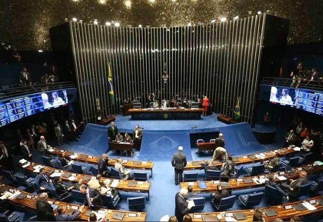 Imagem da noticia SBT News na TV: Senado aprova PEC que limita decisões individuais no STF; Hamas anuncia trégua nesta 5ª