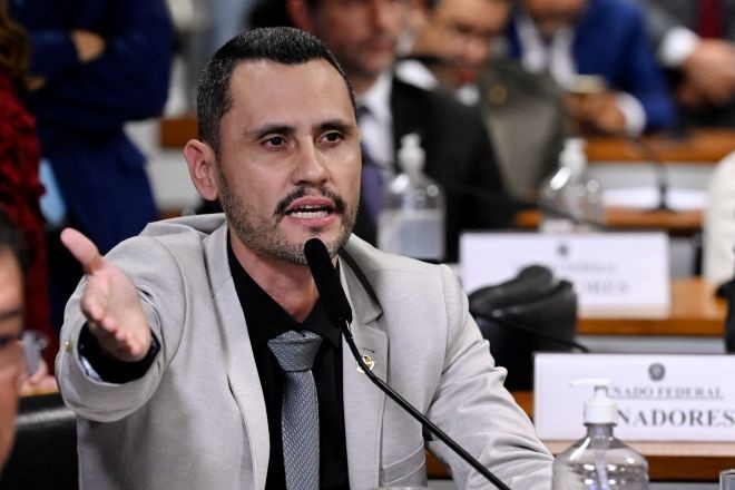Imagem da noticia Cleitinho diz que ficaria honrado com apoio de Flávio Bolsonaro e do PL em MG