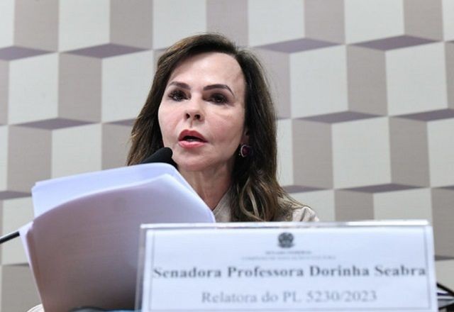 Imagem da noticia Novo Ensino Médio: relatora propõe carga horária de 2.400 horas e votação de projeto é adiada