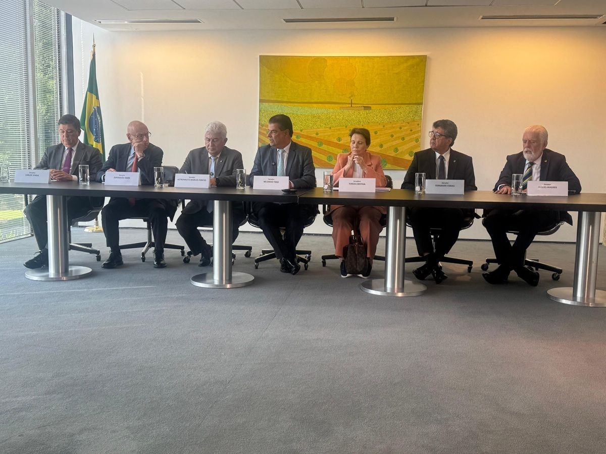 Imagem da noticia "Há outra crise pior que pode nos atingir nos próximos 90 dias", diz senador brasileiro da missão aos EUA