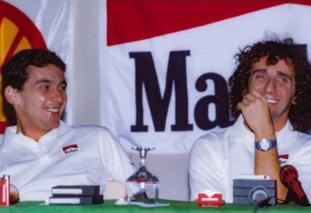 Imagem da noticia Rivais nas pistas: Alain Prost presta homenagem a Ayrton Senna 