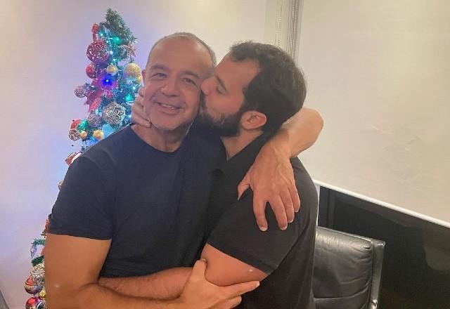 Imagem da noticia Sérgio Cabral passa primeiro dia fora da cadeia com familiares