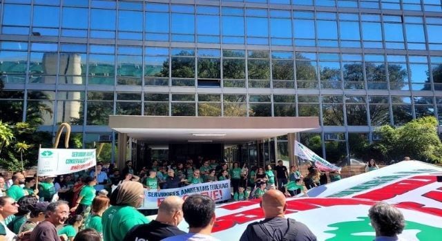 Imagem da noticia Servidores federais do meio ambiente de 20 estados e do DF aderem à greve nesta segunda-feira