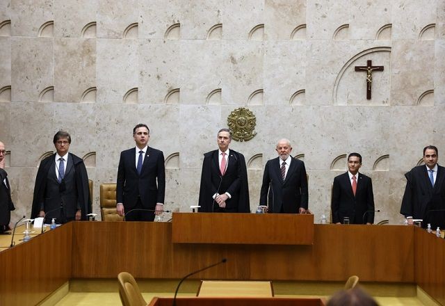 Abin paralela, clã Bolsonaro alvo da PF e queda de braços entre governo e Congresso agitam semana em Brasília   