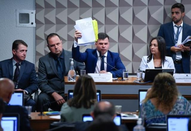 Imagem da noticia CPMI diz ao STF que ex-diretor da PRF ajudou a planejar e tinha comando no 8/1