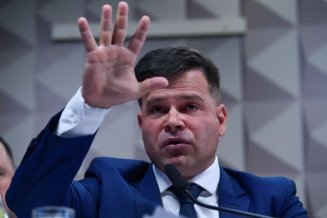 Imagem da noticia Defesa volta atrás e pede que Silvinei Vasques permaneça preso na Papudinha