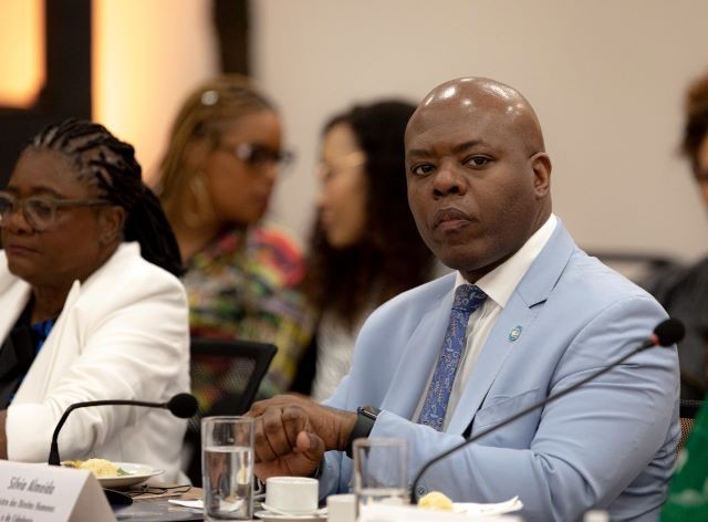 Imagem da noticia Entidade diz que há tentativa de racistas derrubarem Silvio Almeida