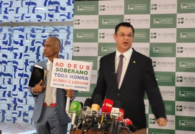 Imagem da noticia Líder da bancada evangélica cobra explicações de Milton Ribeiro