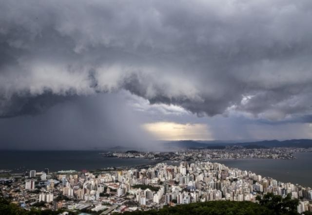 Imagem da noticia Aviso de perigo: granizo e ventania vão atingir sul do Brasil