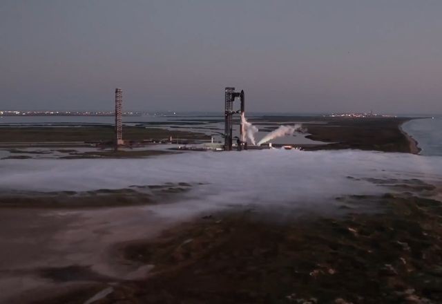 Imagem da noticia SpaceX testa foguete gigante com propulsor reutilizado, mas enfrenta nova falha no lançamento
