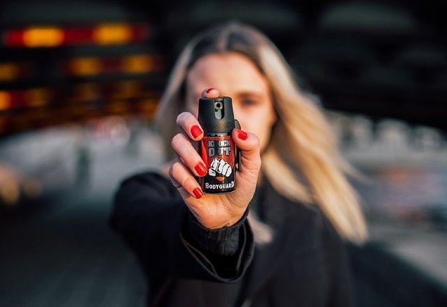 Imagem da noticia Câmara aprova projeto que libera spray de pimenta para autodefesa de mulheres