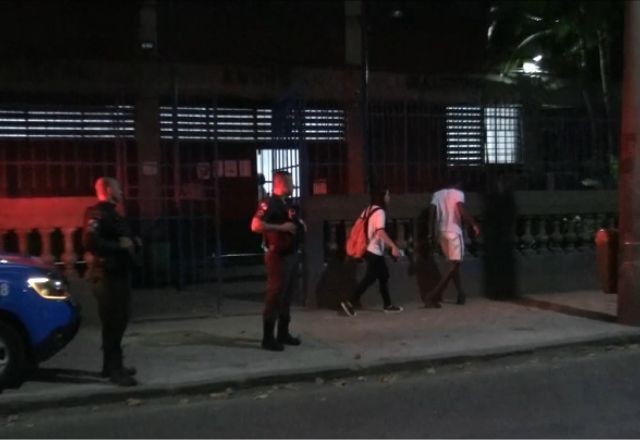 Imagem da noticia RJ: Polícia usa spray de pimenta para dispersar alunos em escola estadual