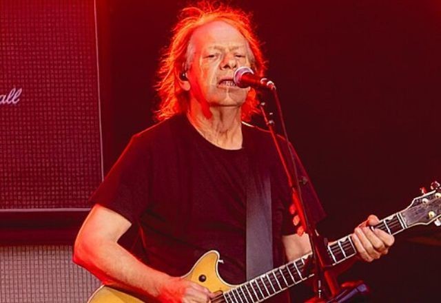 Imagem da noticia Stevie Young, guitarrista do AC/DC, é hospitalizado em Buenos Aires