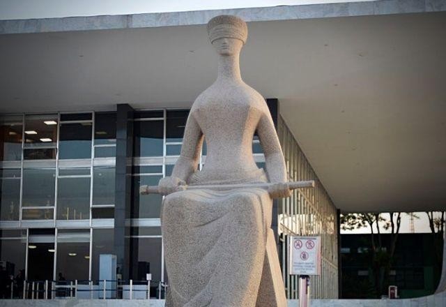 Imagem da noticia Ministro do STF absolve homem condenado a prisão por roubar camisa de R$ 65