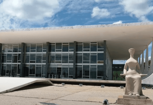 Imagem da noticia STF decide a favor do TSE e valida regra que barra candidaturas de quem não prestou contas eleitorais