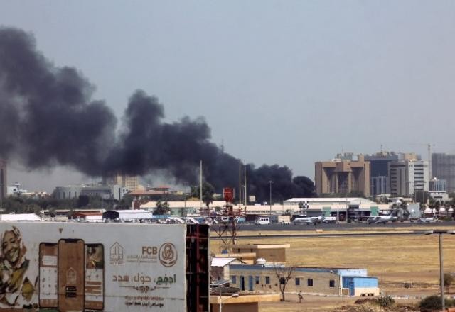 Imagem da noticia Paramilitares tomam aeroporto e palácio presidencial no Sudão