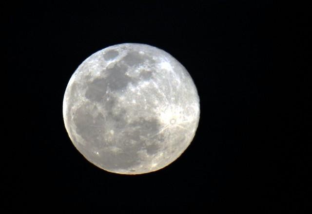 Imagem da noticia "Superlua de Morango": Fenômeno poderá ser visto do Brasil nesta 3ª feira