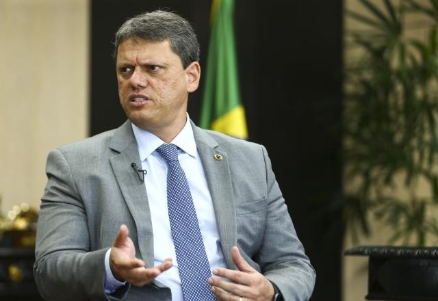 Deputados do PL interrompem fala de Tarcísio em reunião sobre tributária