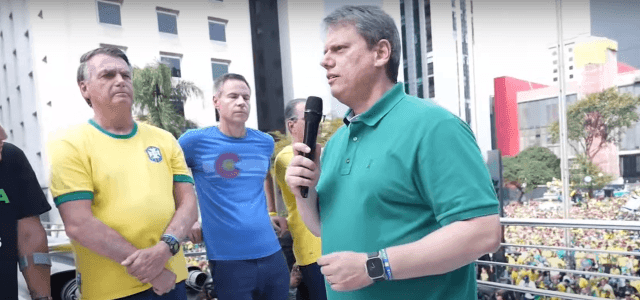 Imagem da noticia Na Paulista, Tarcísio pede anistia de presos por 8 de janeiro, mas não cita impeachment de Moraes