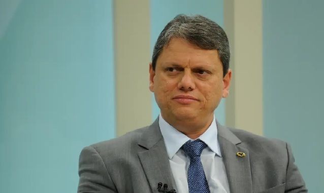 Imagem da noticia Tarcísio sanciona lei para criação de escolas cívico-militares em São Paulo