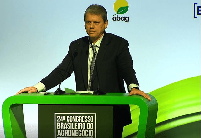 Imagem da noticia Tarifaço: Tarcísio defende negociação do governo Lula com Trump