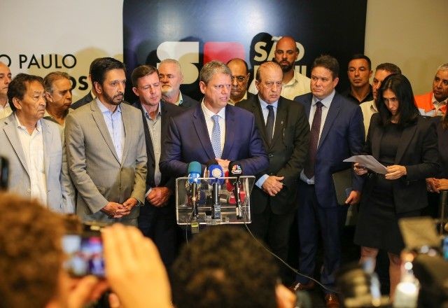 Imagem da noticia Tarcísio pede intervenção na Enel em São Paulo: "Empresa se mostrou incapaz de prestar um serviço de qualidade"
