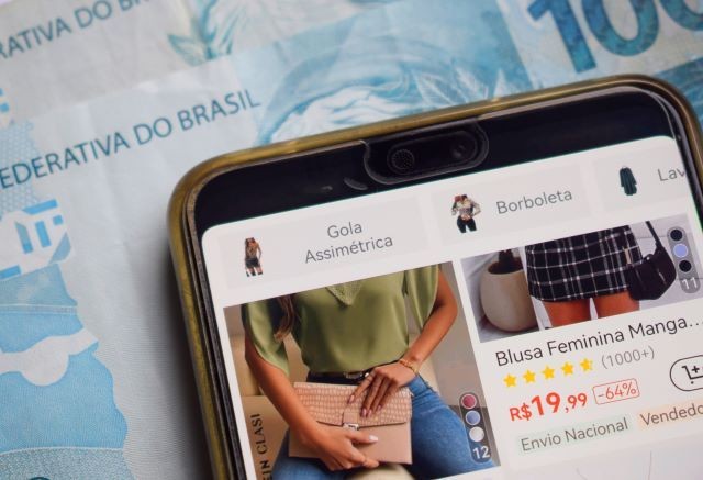 Imagem da noticia Relator retira “taxa das blusinhas” em 20% do projeto que está no Senado