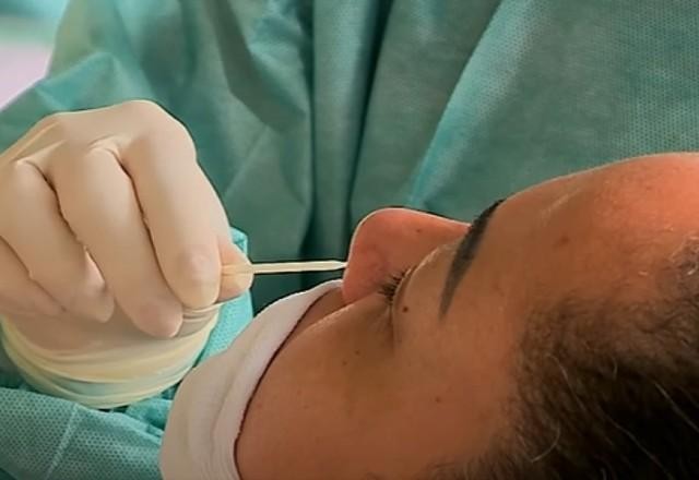 Imagem da noticia Aumento de casos de covid-19 no país causa escassez de testes