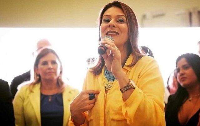 Imagem da noticia Thaís Margarido, candidata à prefeitura de Guarujá, é vítima de atentado a tiros 