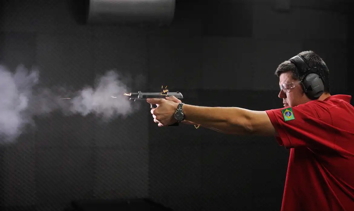 Imagem da noticia Lula vai apresentar novo decreto de armas para frear derrota no Senado