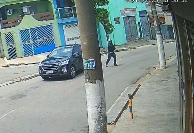 Imagem da noticia Homem é baleado após arremessar pedaço de madeira para impedir assalto a vizinho