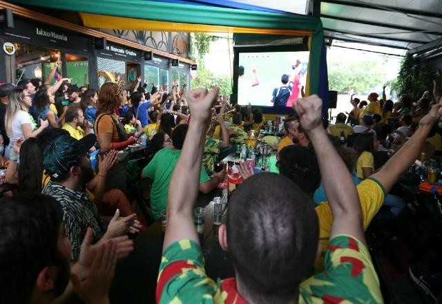 Imagem da noticia Brasil x Camarões: veja o que abre e o que fecha em todo o país