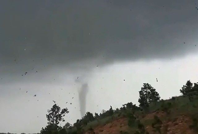 Imagem da noticia VÍDEO: Tornados deixam 24 mortos em dois dias nos EUA
