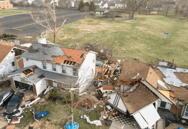 Imagem da noticia Sobe para 39 o número de mortos após tornados nos EUA