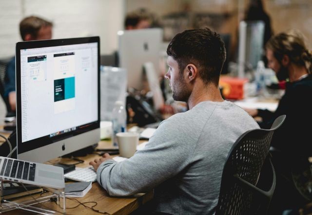 Imagem da noticia Polywork: Número de brasileiros que trabalham em dois empregos cresce 15% em 10 anos, segundo PNAD