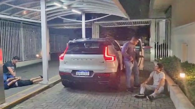 Imagem da noticia Polícia Civil do RJ prende 2 suspeitos de negociar armas furtadas de arsenal do Exército em SP