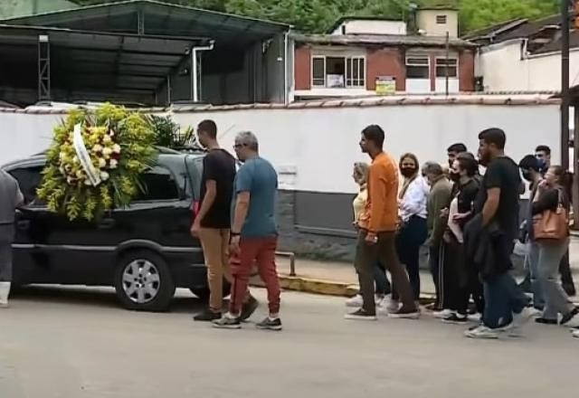 Imagem da noticia Petrópolis: familiares enfrentam dificuldades para enterrar vítimas