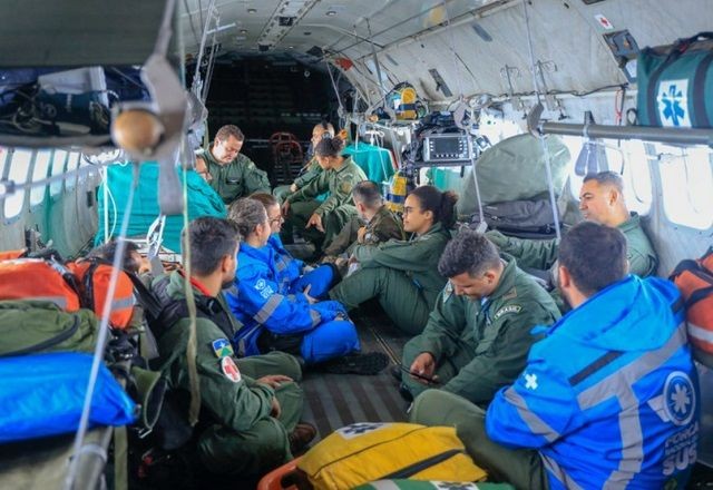 Imagem da noticia FAB transporta três recém-nascidos e dois adultos em UTI Aérea no RS