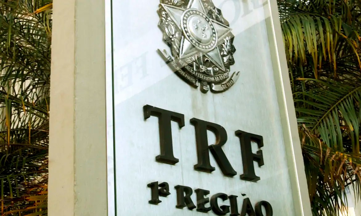 Imagem da noticia Lula nomeia para desembargador nome citado na Lava Jato
