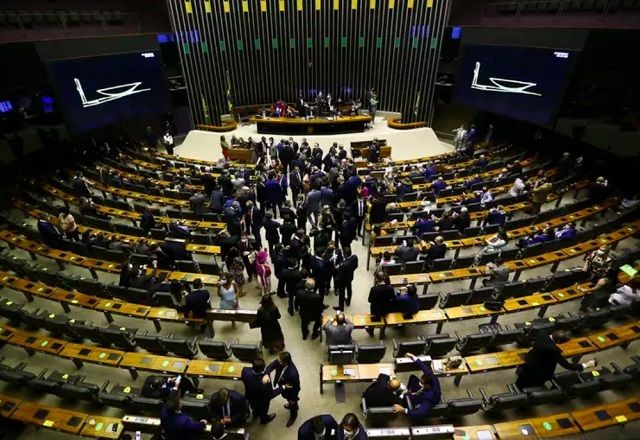 Imagem da noticia Segundo projeto da reforma tributária é prioridade na volta do recesso parlamentar na Câmara