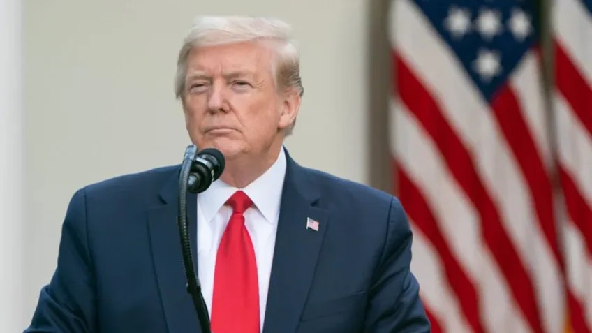 Imagem da noticia Trump repete ameaça contra Brics e chama membros de "países aparentemente hostis"