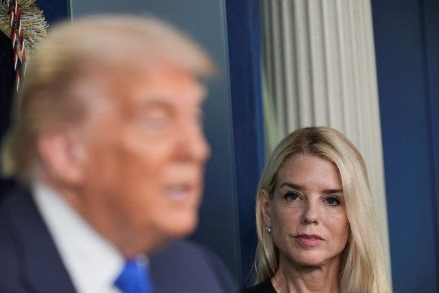 Imagem da noticia Trump foi informado de que seu nome estava nos arquivos de Epstein, diz jornal