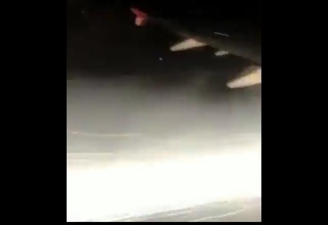 Imagem da noticia Decolagem é interrompida após turbina de avião soltar faíscas
